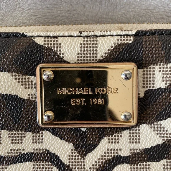 Michael Kors Wallet - Picture 2 of 4